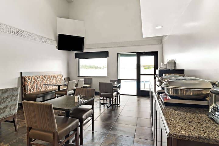 Breakfast area