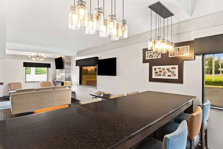 Breakfast area